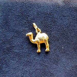 14k yellow gold camel charm/ pendant